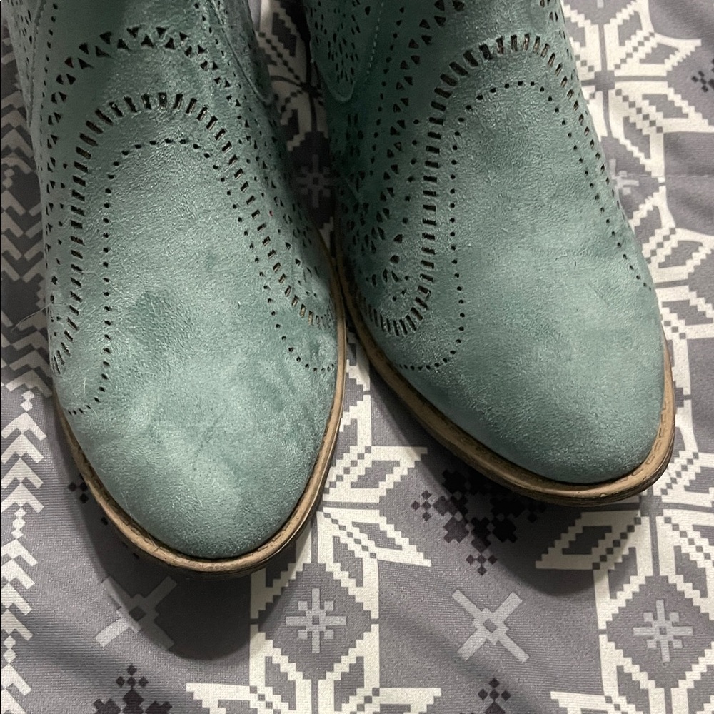 Very G Stylish Green Ankle Booties - Picture 5 of 5